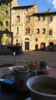 La Cisterna outside