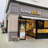 Cafè Chapeau outside