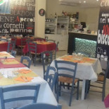 Cafè Chapeau inside