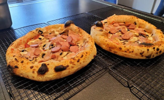 Fuorigrotta Pizzeria food
