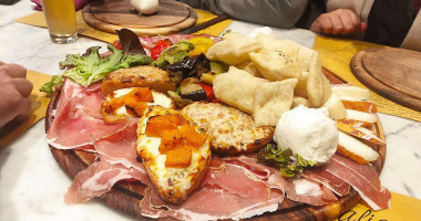 Mangia Divino Il Vinaino food