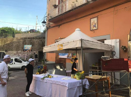 Ma Che Bontà Di Vitiello Giuseppe outside