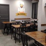 Mr. Cicci À l'intérieur