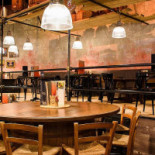 Double Malt Brewery Pub Dentro