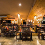 Double Malt Brewery Pub Dentro
