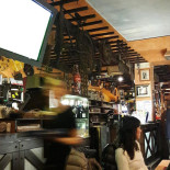 The Legend À l'intérieur