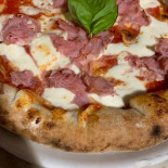 L'angolo Pizza E Altro Nourriture