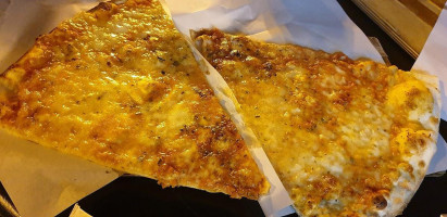 Tody Pizzeria food