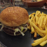 Simon Pub Comida