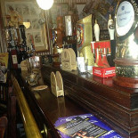 Simon Pub Dentro