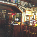 Simon Pub Dentro