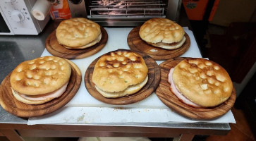 La Chintina Schiacciate E Bistrot food