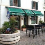 Antico Caffè Piazza Pola Exterior