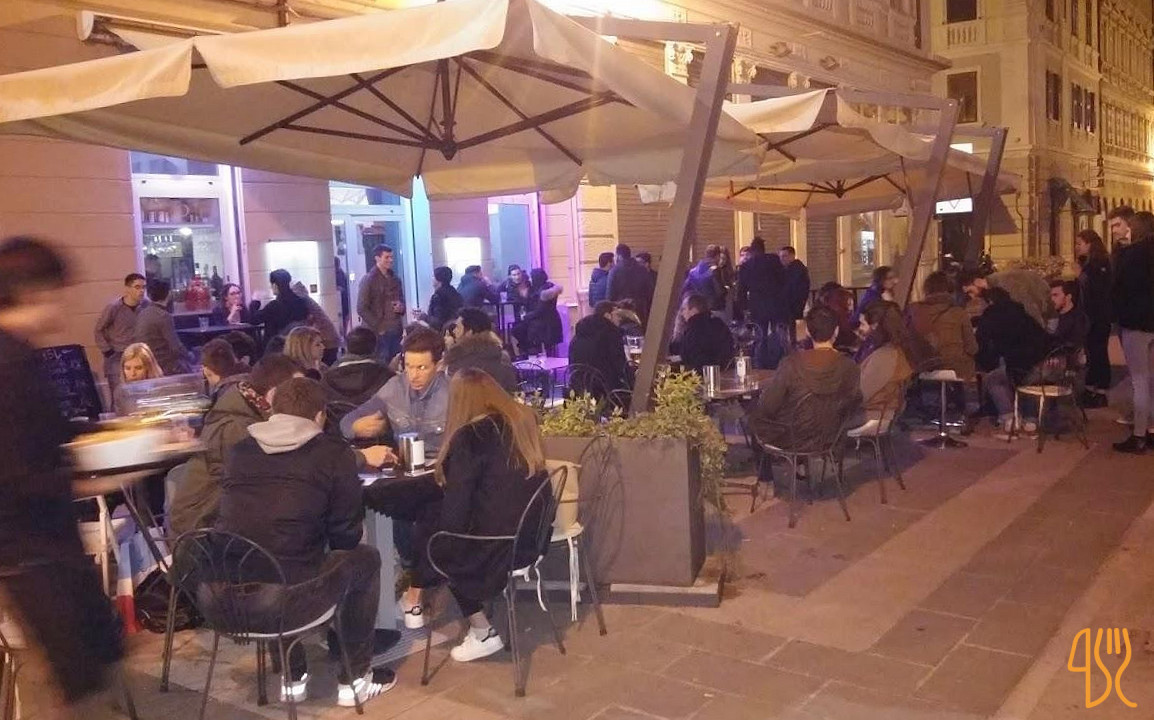 White Cafe Extérieur