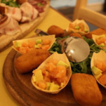 Io Eat&greet Nourriture