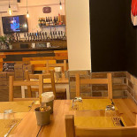 Io Eat&greet À l'intérieur