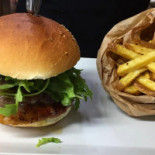 Io Eat&greet Nourriture