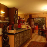 Albronsèr À l'intérieur