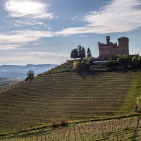 Alessandro Mecca Al Castello Di Grinzane Cavour outside