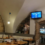 Pub Well Done Dentro