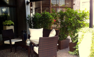 La Ginestra outside