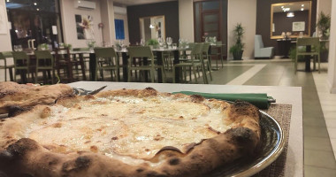 Salotto Miravalle food