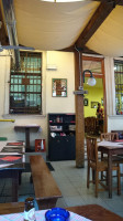 Pizzeria X Giugno inside
