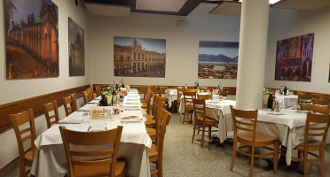 Pizzeria X Giugno inside