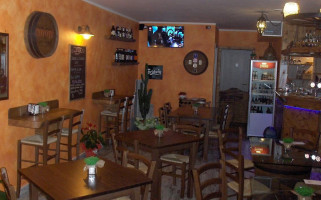 Coyote Pub Paninoteca inside