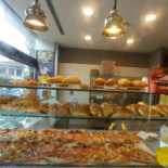 Tony's Pizza Dentro