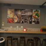Tony's Pizza Dentro