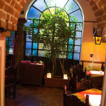 La Frottola outside