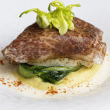 Villa Giade Comida