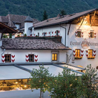 ‘a Marenna outside