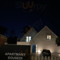 Sousedi Pavlov outside