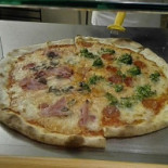 Pizza Al Taglio Gastronomia Al Goloso food