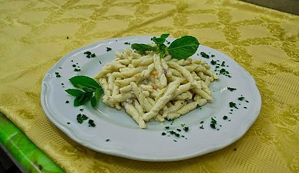Dieci Sedie Comida