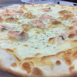 A Tutta Pizza food