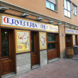 Gallo Pazzo outside
