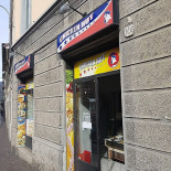 Chicken Hut Exterior