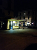 Bono Bao outside