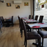 Pizzeria La Perla inside