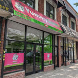 Jham Jà outside