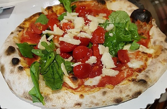 Gusta Pizza Nourriture