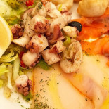 Lo Scoglio food