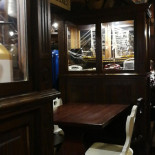 Hopper Mc Grath's À l'intérieur