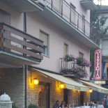 Pizzeria Pina outside