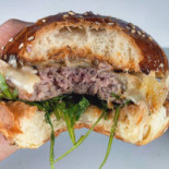 Mr. Hog Burger Ariano food