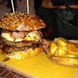 Mr. Hog Burger Ariano food