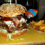 Mr. Hog Burger Ariano food